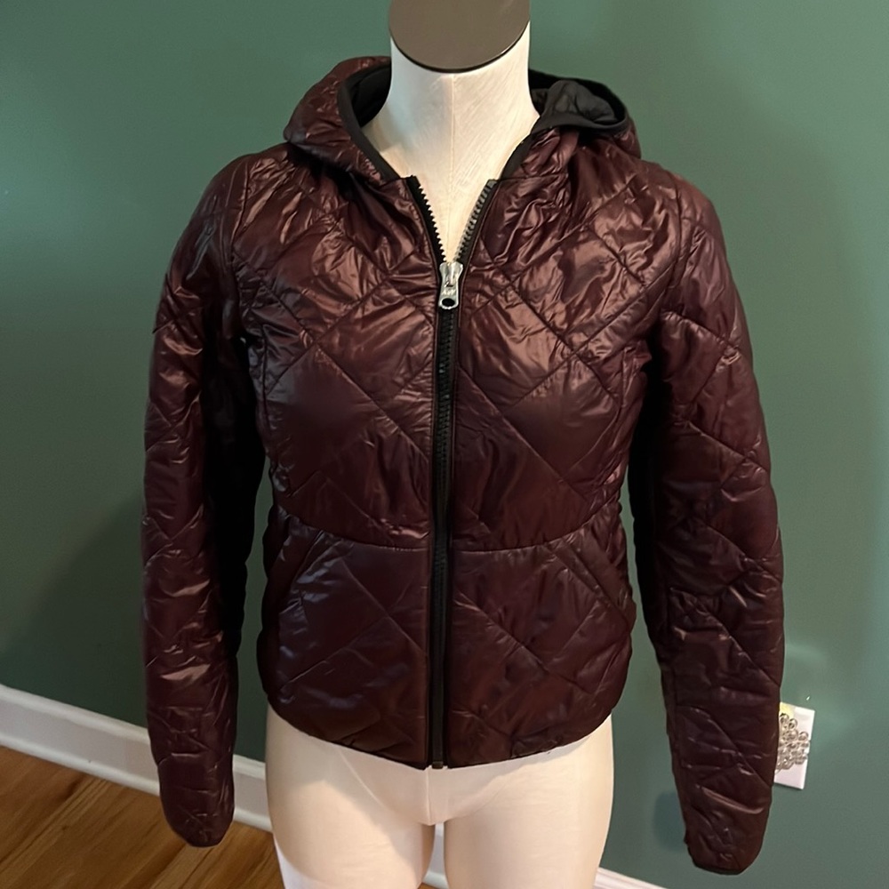 Abercrombie & Fitch.  XS. Puffy jacket.  ‎ Burgundy color